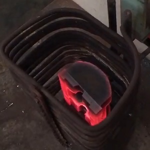 　選擇一臺(tái)好的感應(yīng)加熱爐能夠提升模具的壽命