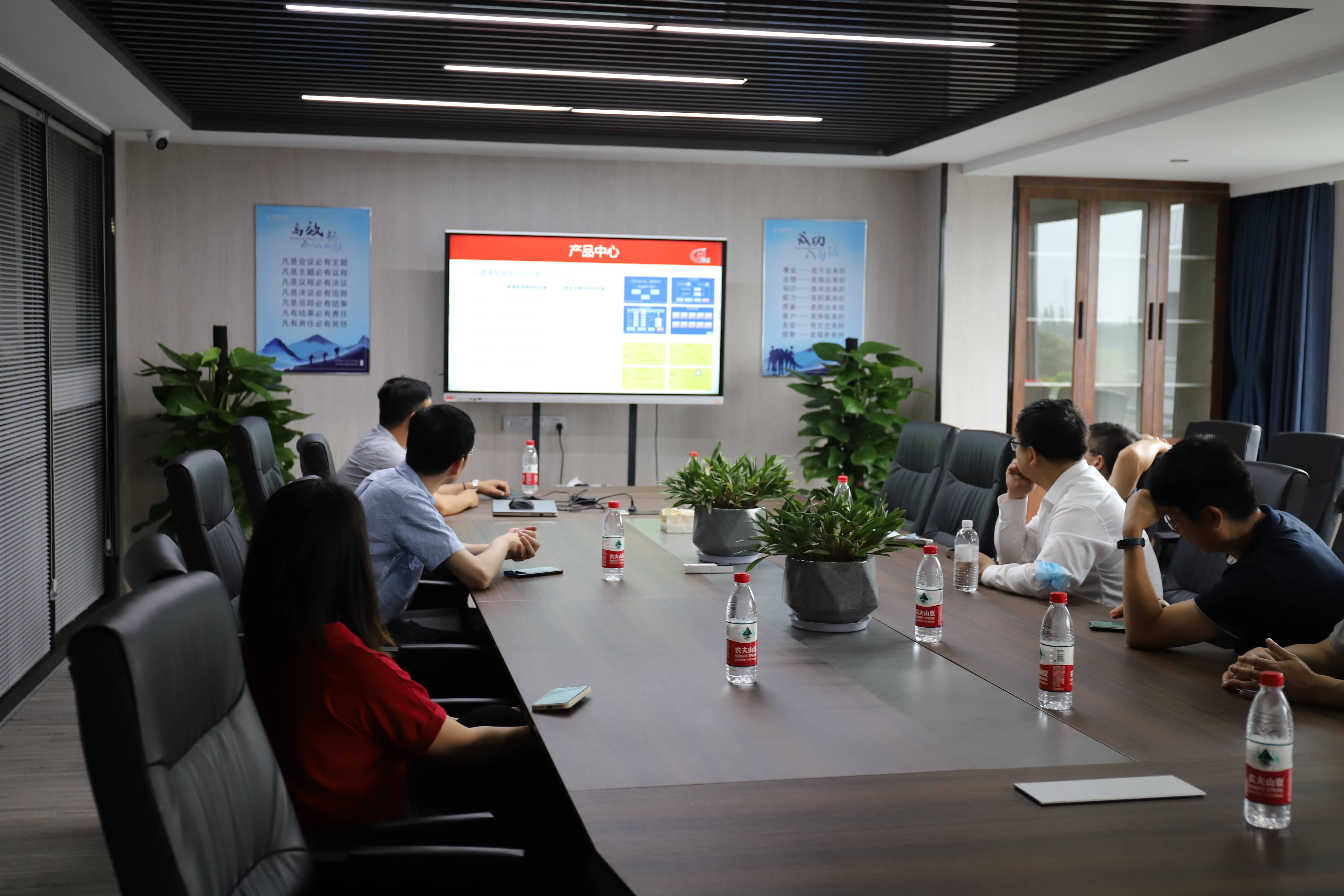 科創(chuàng)園領(lǐng)導(dǎo)和熱處理專家來(lái)指導(dǎo)工作(圖3)