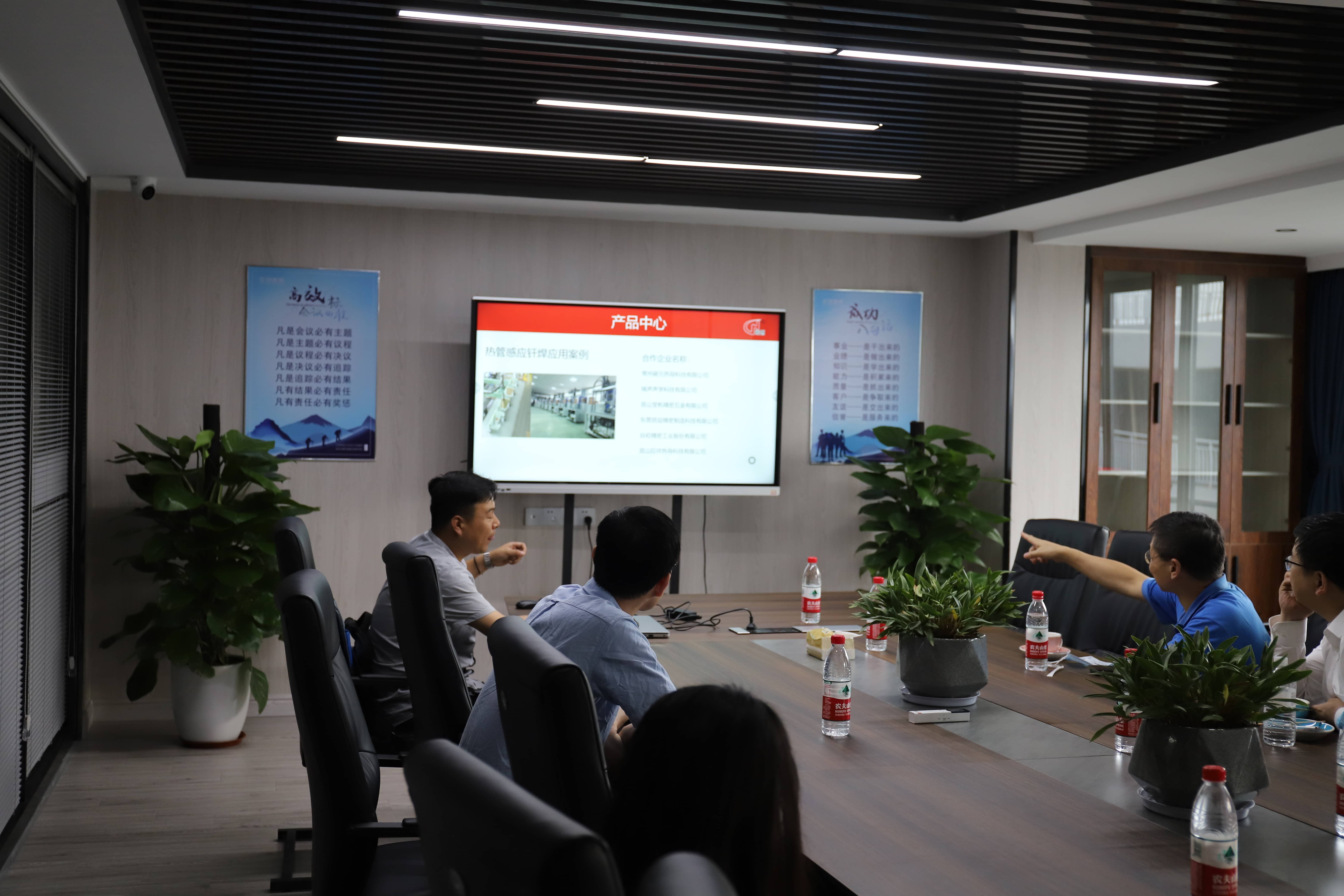 科創(chuàng)園領(lǐng)導(dǎo)和熱處理專家來(lái)指導(dǎo)工作(圖4)